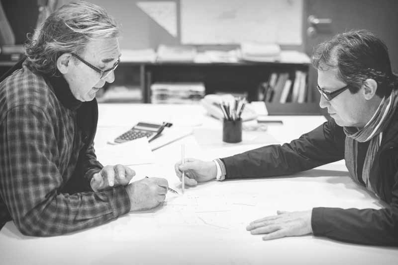 Los arquitectos de V+E Arquitectura trabajando en el proyecto