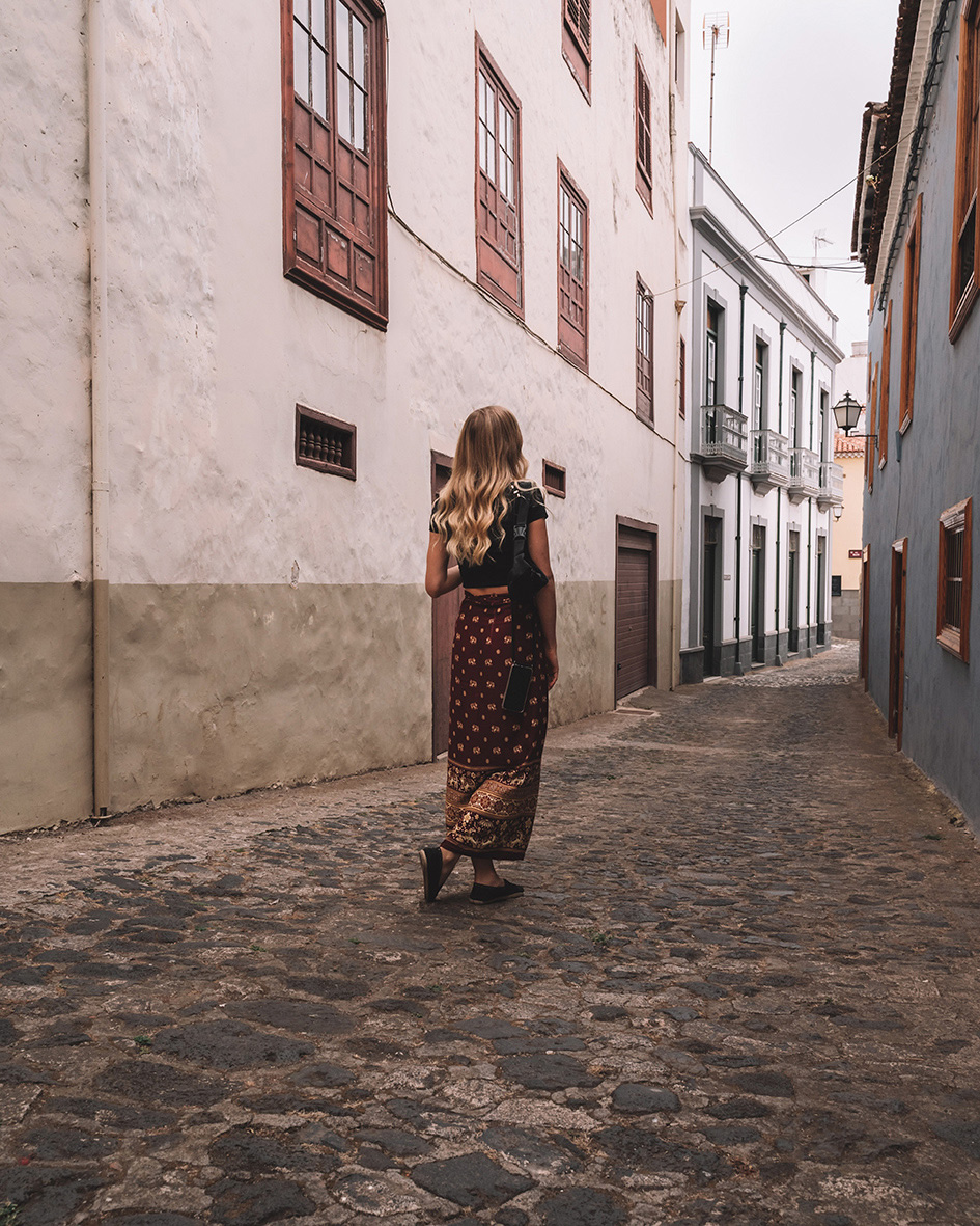 Calle de un pueblo canario cerca de Tamaragua Residences